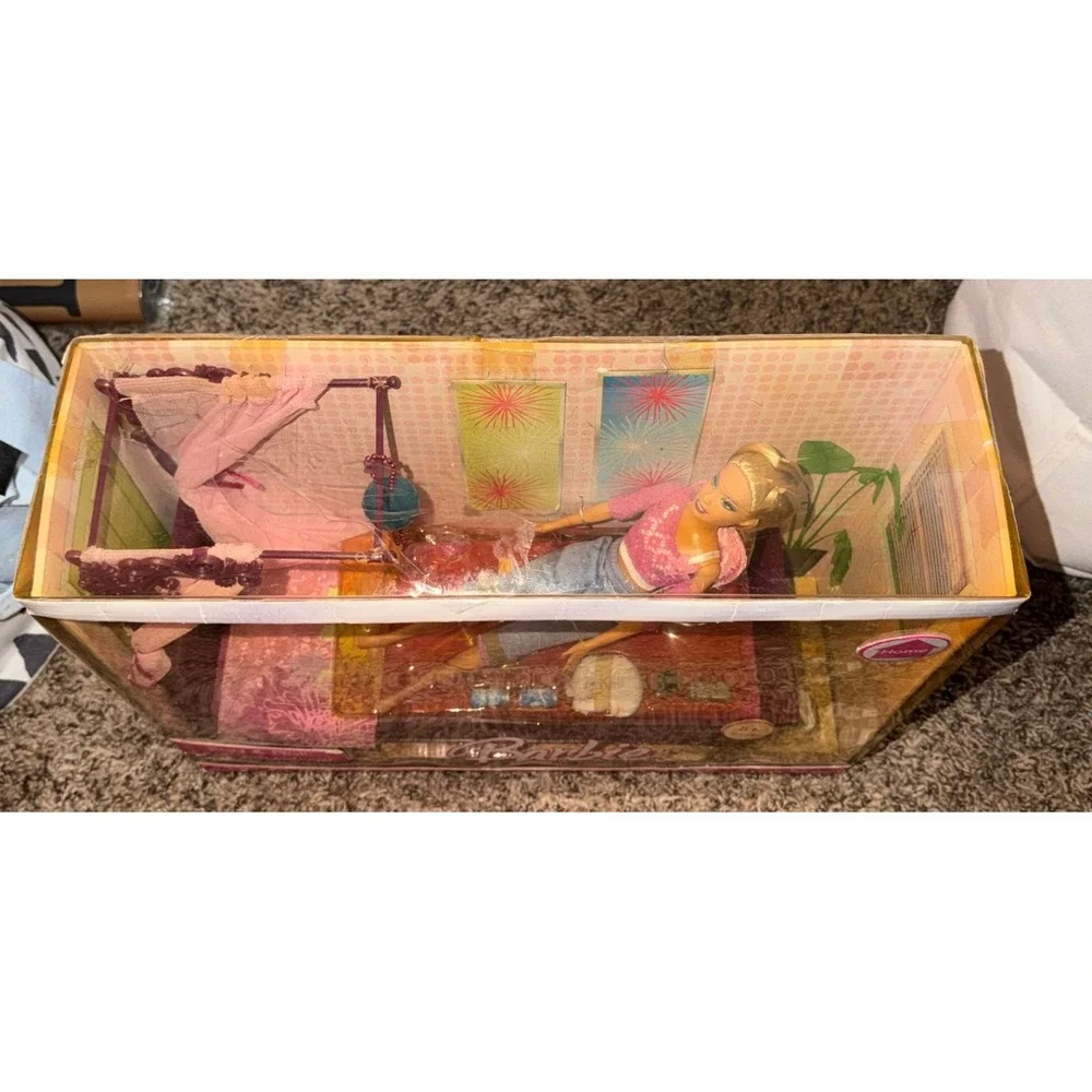 Mattel- Barbie HOME Bed & Doll Bedroom Gift Set (NWT) Vintage